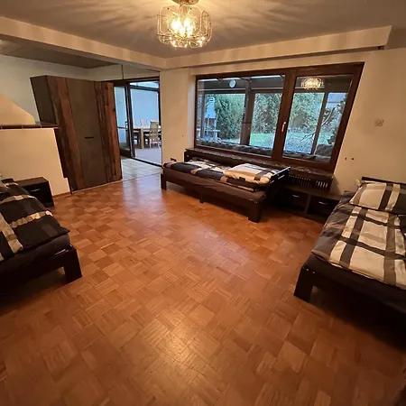 Monteurhaus In Eigener Garten, Gute Anbindung Hostel *